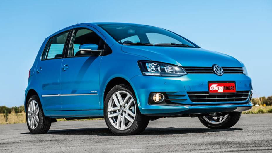 Grade, faróis e para-choque remetem ao Golf | <a href="https://preprod.quatrorodas.abril.com.br/carros/impressoes/volkswagen-fox-ed-9-2014-802701.shtml" target="_blank" rel="migration">Leia mais</a>