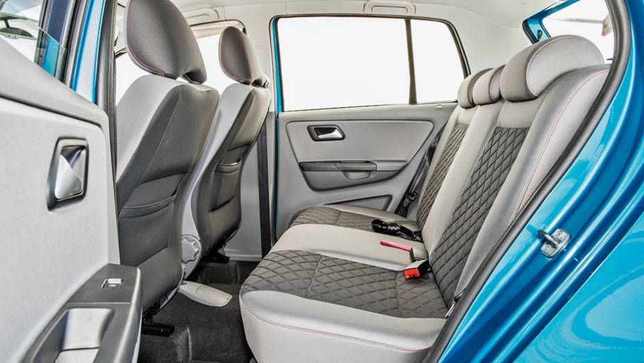 Banco corredi&ccedil;o: item consagrado do Fox | <a href="https://preprod.quatrorodas.abril.com.br/carros/impressoes/volkswagen-fox-ed-9-2014-802701.shtml" target="_blank" rel="migration">Leia mais</a>