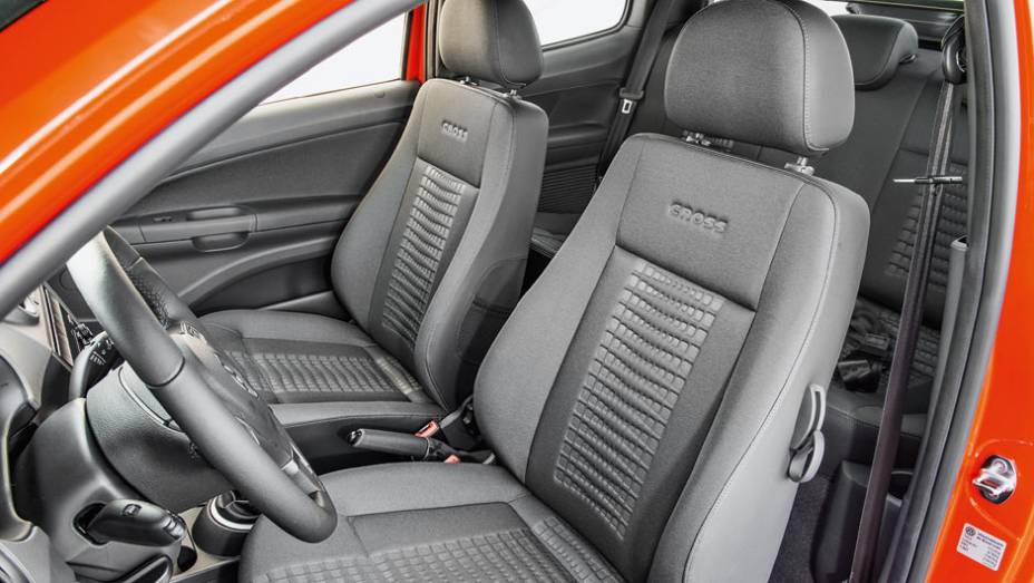O banco reclina, mas n&atilde;o avan&ccedil;a | <a href="https://preprod.quatrorodas.abril.com.br/carros/testes/vw-saveiro-cross-cabine-dupla-802614.shtml" target="_blank" rel="migration">Leia mais</a>