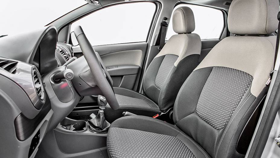 Dire&ccedil;&atilde;o tem ajuste em altura | <a href="https://preprod.quatrorodas.abril.com.br/carros/comparativos/ka-x-prisma-x-voyage-x-grand-siena-806201.shtml" target="_blank" rel="migration">Leia mais</a>