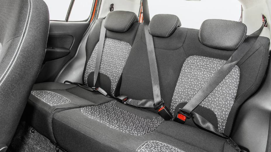 Cinto de tr&ecirc;s pontos na posi&ccedil;&atilde;o central traseira &eacute; opcional | <a href="https://preprod.quatrorodas.abril.com.br/carros/impressoes/fiat-uno-evolution-1-4-802577.shtml" target="_blank" rel="migration">Leia mais</a>