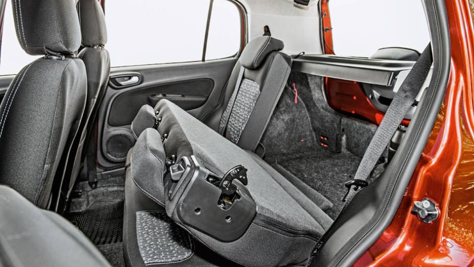 Banco bipartido é opcional | <a href="https://preprod.quatrorodas.abril.com.br/carros/impressoes/fiat-uno-evolution-1-4-802577.shtml" target="_blank" rel="migration">Leia mais</a> Banco bipartido é opcional | <a href="https://preprod.quatrorodas.abril.com.br/carros/impressoes/fiat-uno-evolution-1-4-802577.shtml" target="_blank" rel="migration">Leia mais</a>