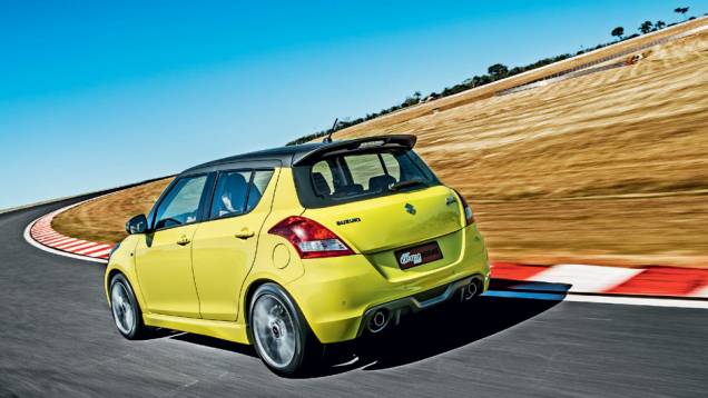 Saídas duplas de escape vão além do enfeite: são funcionais | <a href="https://preprod.quatrorodas.abril.com.br/carros/testes/suzuki-swift-sport-r-798745.shtml" rel="migration">Leia mais</a> Saídas duplas de escape vão além do enfeite: são funcionais | <a href="https://preprod.quatrorodas.abril.com.br/carros/testes/suzuki-swift-sport-r-798745.shtml" rel="migration">Leia mais</a>