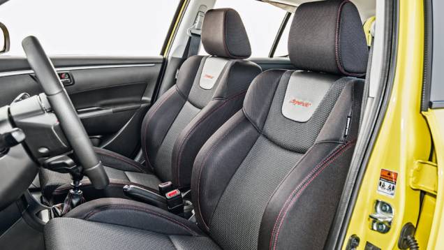 Bancos imitam os modelos concha | <a href="https://preprod.quatrorodas.abril.com.br/carros/testes/suzuki-swift-sport-r-798745.shtml" rel="migration">Leia mais</a> Bancos imitam os modelos concha | <a href="https://preprod.quatrorodas.abril.com.br/carros/testes/suzuki-swift-sport-r-798745.shtml" rel="migration">Leia mais</a>