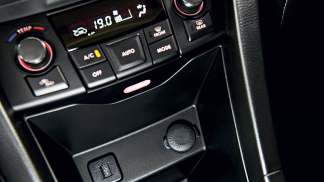 Há porta USB, tomada de 12 volts, lavador de faróis e
| <a href="https://preprod.quatrorodas.abril.com.br/carros/testes/suzuki-swift-sport-r-798745.shtml" rel="migration">Leia mais</a> Há porta USB, tomada de 12 volts, lavador de faróis e
| <a href="https://preprod.quatrorodas.abril.com.br/carros/testes/suzuki-swift-sport-r-798745.shtml" rel="migration">Leia mais</a>