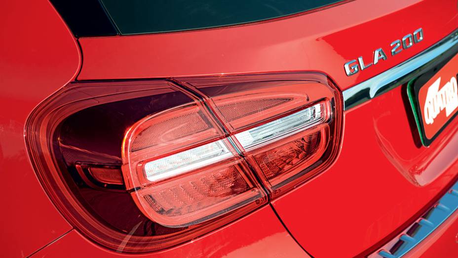 Por qualquer &acirc;ngulo que se olhe, as lanternas se destacam na traseira | <a href="https://preprod.quatrorodas.abril.com.br/carros/testes/mercedes-benz-gla-200-809255.shtml" rel="migration">Leia mais</a>