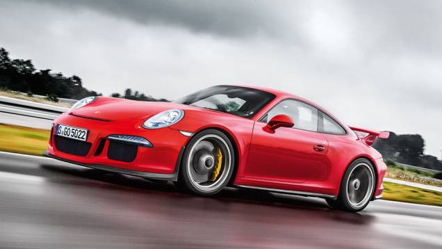 O 911 GT3 é tão esportivo que a lista de opcionais tem até santantônio | <a href="https://preprod.quatrorodas.abril.com.br/carros/impressoes/quarteto-porsche-809637.shtml" target="_blank" rel="migration">Leia mais</a> O 911 GT3 é tão esportivo que a lista de opcionais tem até santantônio | <a href="https://preprod.quatrorodas.abril.com.br/carros/impressoes/quarteto-porsche-809637.shtml" target="_blank" rel="migration">Leia mais</a>