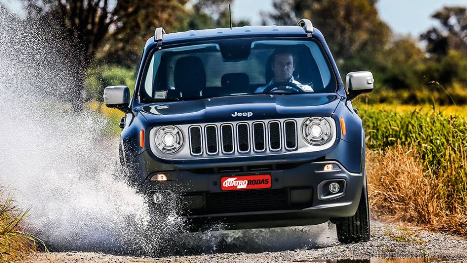 Tração 4x2 e 4x4, câmbio manual e automático | <a href="https://preprod.quatrorodas.abril.com.br/carros/impressoes/jeep-renegade-808905.shtml" target="_blank" rel="migration">Leia mais</a>