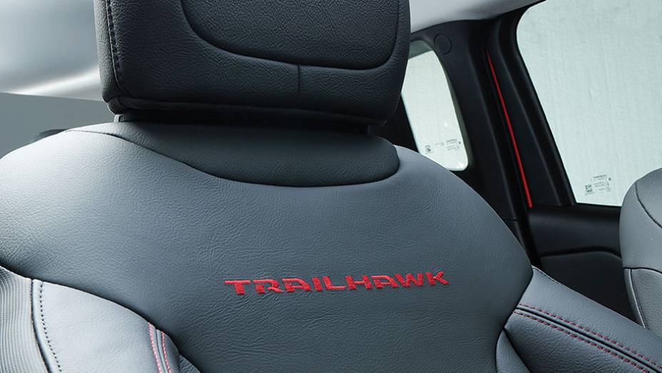 Trailhawk é a versão top | <a href="https://preprod.quatrorodas.abril.com.br/carros/impressoes/jeep-renegade-808905.shtml" target="_blank" rel="migration">Leia mais</a>