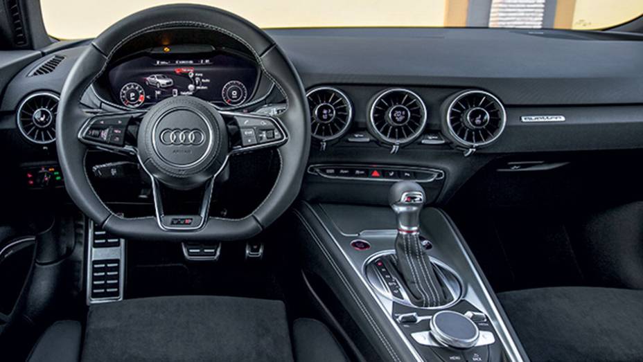 N&atilde;o h&aacute; monitor central: ajuste direto na sa&iacute;da de ventila&ccedil;&atilde;o | <a href="https://preprod.quatrorodas.abril.com.br/carros/impressoes/audi-tts-quattro-808968.shtml" target="_blank" rel="migration">Leia mais</a>