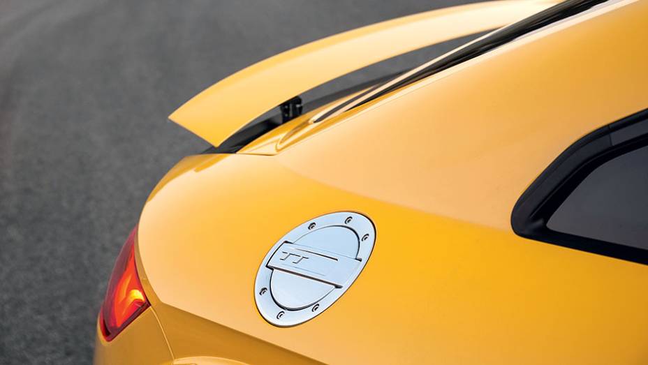 Aerof&oacute;lio m&oacute;vel e a c&eacute;lebre tampa do bocal de alum&iacute;nio | <a href="https://preprod.quatrorodas.abril.com.br/carros/impressoes/audi-tts-quattro-808968.shtml" target="_blank" rel="migration">Leia mais</a>