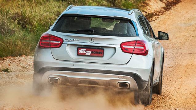 Aerofólio e duplo escapamento, na traseira, são de série em toda a linha | <a href="https://preprod.quatrorodas.abril.com.br/carros/comparativos/audi-q3-x-bmw-x1-x-mercedes-gla-816140.shtml" target="_blank" rel="migration">Leia mais</a> Aerofólio e duplo escapamento, na traseira, são de série em toda a linha | <a href="https://preprod.quatrorodas.abril.com.br/carros/comparativos/audi-q3-x-bmw-x1-x-mercedes-gla-816140.shtml" target="_blank" rel="migration">Leia mais</a>