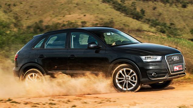 O Q3 incorpora o estilo de jipe ao design | <a href="https://preprod.quatrorodas.abril.com.br/carros/comparativos/audi-q3-x-bmw-x1-x-mercedes-gla-816140.shtml" target="_blank" rel="migration">Leia mais</a> O Q3 incorpora o estilo de jipe ao design | <a href="https://preprod.quatrorodas.abril.com.br/carros/comparativos/audi-q3-x-bmw-x1-x-mercedes-gla-816140.shtml" target="_blank" rel="migration">Leia mais</a>