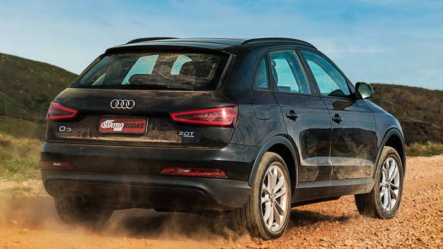 As lanternas e os faróis de leds são a assinatura da linha Audi no SUV | <a href="https://preprod.quatrorodas.abril.com.br/carros/comparativos/audi-q3-x-bmw-x1-x-mercedes-gla-816140.shtml" target="_blank" rel="migration">Leia mais</a> As lanternas e os faróis de leds são a assinatura da linha Audi no SUV | <a href="https://preprod.quatrorodas.abril.com.br/carros/comparativos/audi-q3-x-bmw-x1-x-mercedes-gla-816140.shtml" target="_blank" rel="migration">Leia mais</a>