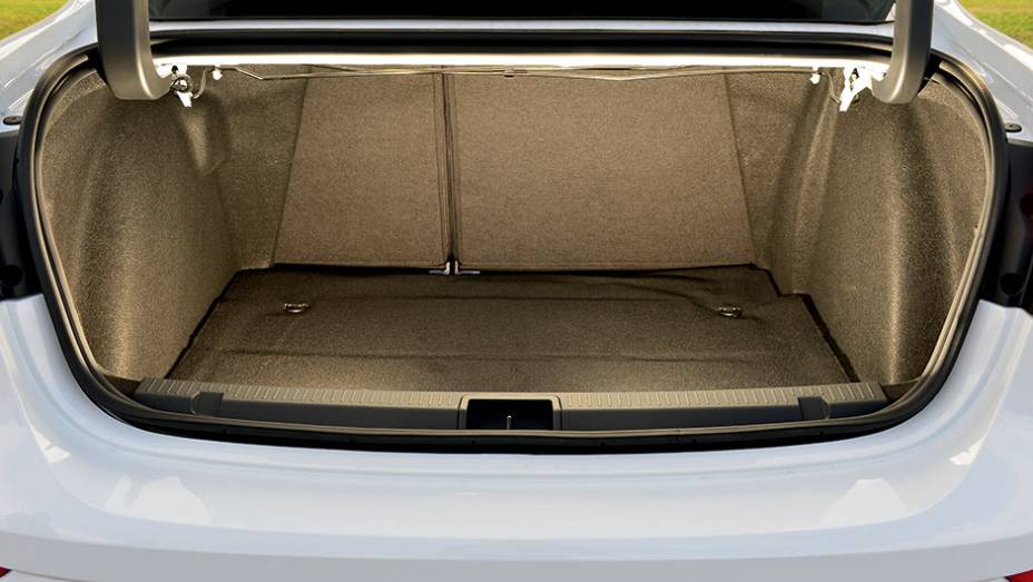 Porta-malas &eacute; um dos pontos altos, com seus 530 litros | <a href="https://preprod.quatrorodas.abril.com.br/carros/testes/renault-fluence-815921.shtml" target="_blank" rel="migration">Leia mais</a>