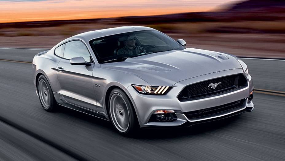 Eterno rival do Camaro, Mustang deve chegar ao Brasil em 2016 | <a href="https://preprod.quatrorodas.abril.com.br/carros/impressoes/ford-mustang-2015-816081.shtml" target="_blank" rel="migration">Leia mais</a>