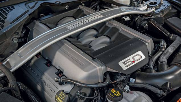 Sobre o V8 de 5 litros, barra antitorção para elevar a rigidez torcional | <a href="https://preprod.quatrorodas.abril.com.br/carros/impressoes/ford-mustang-2015-816081.shtml" target="_blank" rel="migration">Leia mais</a> Sobre o V8 de 5 litros, barra antitorção para elevar a rigidez torcional | <a href="https://preprod.quatrorodas.abril.com.br/carros/impressoes/ford-mustang-2015-816081.shtml" target="_blank" rel="migration">Leia mais</a>