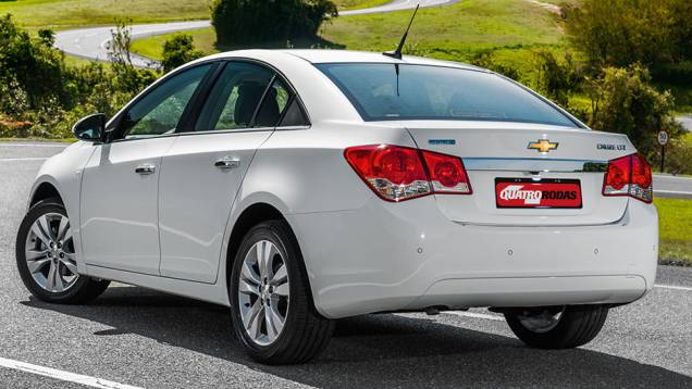 A traseira não sofreu mudanças | <a href="https://preprod.quatrorodas.abril.com.br/carros/testes/chevrolet-cruze-2015-819958.shtml" target="_blank" rel="migration">Leia mais</a> A traseira não sofreu mudanças | <a href="https://preprod.quatrorodas.abril.com.br/carros/testes/chevrolet-cruze-2015-819958.shtml" target="_blank" rel="migration">Leia mais</a>