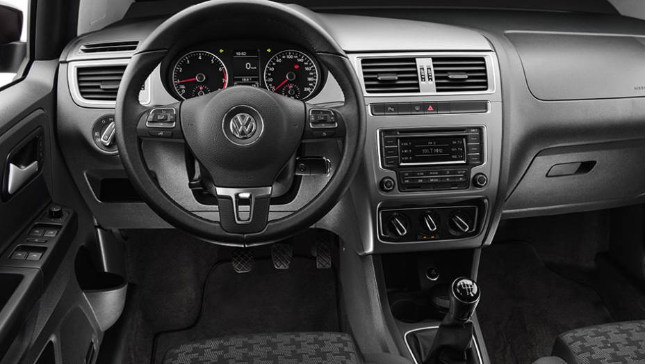 A vers&atilde;o enviada para as fotos foi a Comfortline. A Trend tem rodas de a&ccedil;o e o computador de bordo &eacute; opcional | <a href="https://preprod.quatrorodas.abril.com.br/carros/comparativos/fox-x-up-820214.shtml" target="_blank" rel="migration">Leia mais</a>