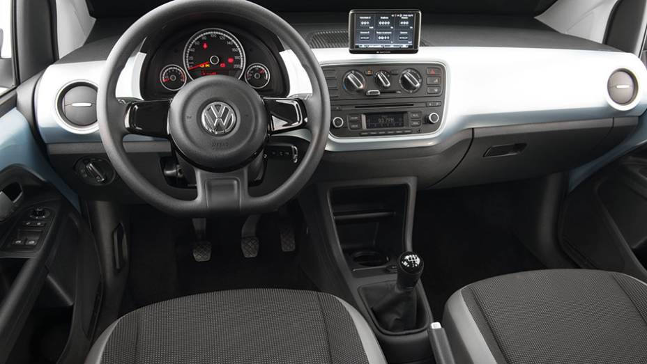 Rodas de liga leve e sensor de estacionamento s&atilde;o itens de s&eacute;rie. O Maps&More com GPS &eacute; opcional | <a href="https://preprod.quatrorodas.abril.com.br/carros/comparativos/fox-x-up-820214.shtml" target="_blank" rel="migration">Leia mais</a>