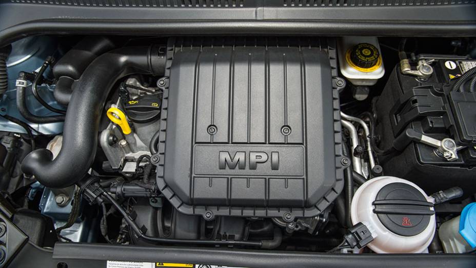 Motor 1.0 de tr&ecirc;s cilindros e 12V gera 82 cv | <a href="https://preprod.quatrorodas.abril.com.br/carros/comparativos/fox-x-up-820214.shtml" target="_blank" rel="migration">Leia mais</a>
