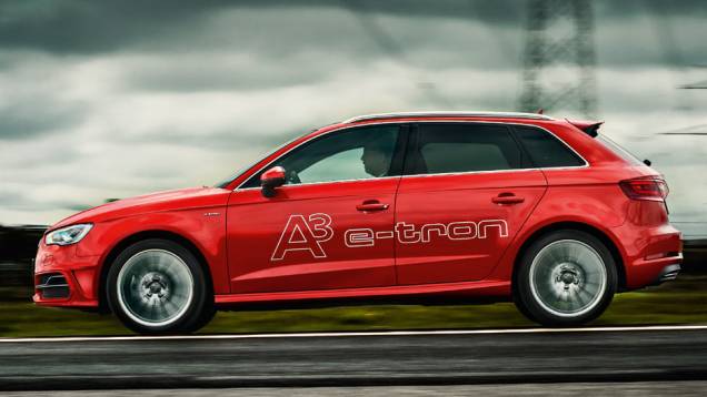 Sem o nome na lateral, você diria que este A3 é híbrido? | <a href="https://preprod.quatrorodas.abril.com.br/carros/testes/audi-a3-sportback-e-tron-827200.shtml" target="_blank" rel="migration">Leia mais</a> Sem o nome na lateral, você diria que este A3 é híbrido? | <a href="https://preprod.quatrorodas.abril.com.br/carros/testes/audi-a3-sportback-e-tron-827200.shtml" target="_blank" rel="migration">Leia mais</a>