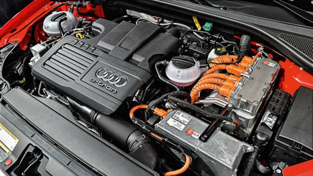 Juntos, os motores geram 204 cv | <a href="https://preprod.quatrorodas.abril.com.br/carros/testes/audi-a3-sportback-e-tron-827200.shtml" target="_blank" rel="migration">Leia mais</a> Juntos, os motores geram 204 cv | <a href="https://preprod.quatrorodas.abril.com.br/carros/testes/audi-a3-sportback-e-tron-827200.shtml" target="_blank" rel="migration">Leia mais</a>