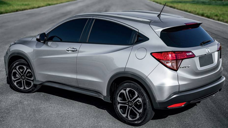 HR-V não tem sensores de estacionamento, pois o modelo oferecerá câmeras de ré. A maçaneta traseira está embutida na coluna C | <a href="https://preprod.quatrorodas.abril.com.br/carros/impressoes/honda-hr-v-823521.shtml" target="_blank" rel="migration">Leia mais</a> HR-V não tem sensores de estacionamento, pois o modelo oferecerá câmeras de ré. A maçaneta traseira está embutida na coluna C | <a href="https://preprod.quatrorodas.abril.com.br/carros/impressoes/honda-hr-v-823521.shtml" target="_blank" rel="migration">Leia mais</a>
