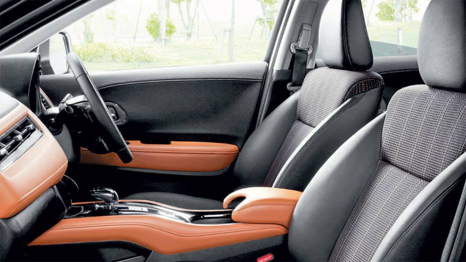 SUV brasileiro não terá tecido em dois tons, como nas versões japonesas | <a href="https://preprod.quatrorodas.abril.com.br/carros/impressoes/honda-hr-v-823521.shtml" target="_blank" rel="migration">Leia mais</a> SUV brasileiro não terá tecido em dois tons, como nas versões japonesas | <a href="https://preprod.quatrorodas.abril.com.br/carros/impressoes/honda-hr-v-823521.shtml" target="_blank" rel="migration">Leia mais</a>