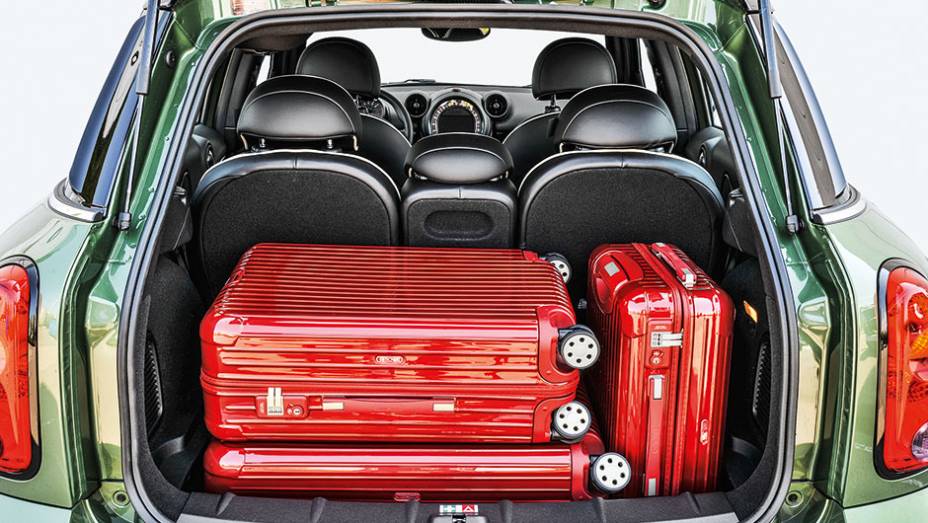 Porta-malas: volume é de 350 litros | <a href="https://preprod.quatrorodas.abril.com.br/carros/impressoes/mini-countryman-822100.shtml" target="_blank" rel="migration">Leia mais</a>