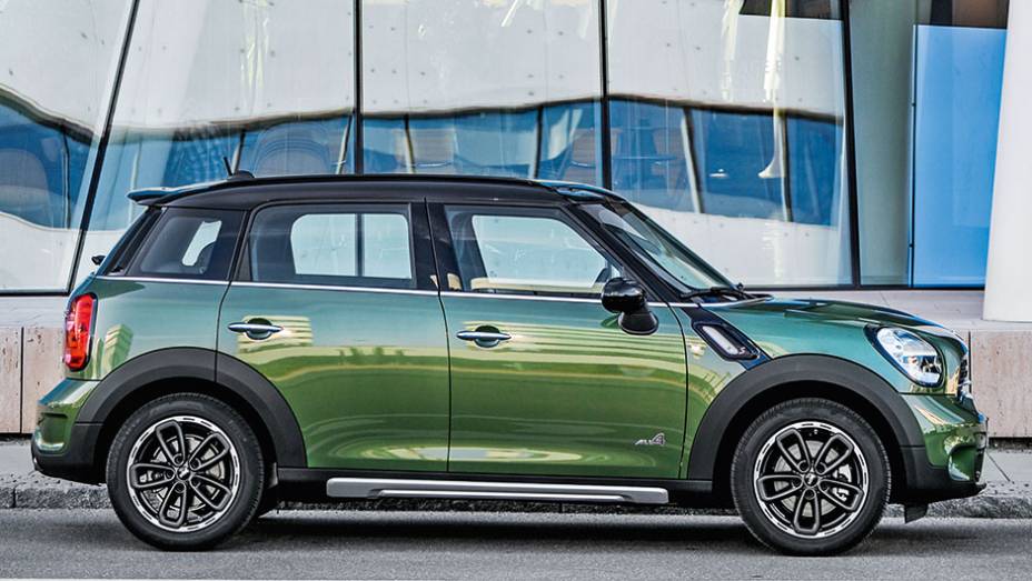 Molduras de para-lama sem pintura dão o tom aventureiro | <a href="https://preprod.quatrorodas.abril.com.br/carros/impressoes/mini-countryman-822100.shtml" target="_blank" rel="migration">Leia mais</a> Molduras de para-lama sem pintura dão o tom aventureiro | <a href="https://preprod.quatrorodas.abril.com.br/carros/impressoes/mini-countryman-822100.shtml" target="_blank" rel="migration">Leia mais</a>