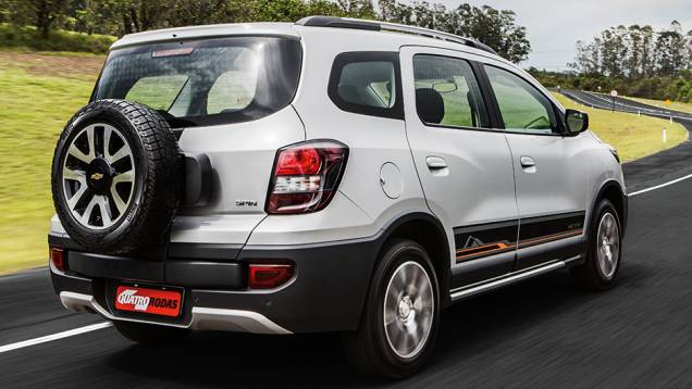 Caixas de roda trazem apliques de plástico | <a href="https://preprod.quatrorodas.abril.com.br/carros/testes/chevrolet-spin-activ-824061.shtml" target="_blank" rel="migration">Leia mais</a> Caixas de roda trazem apliques de plástico | <a href="https://preprod.quatrorodas.abril.com.br/carros/testes/chevrolet-spin-activ-824061.shtml" target="_blank" rel="migration">Leia mais</a>