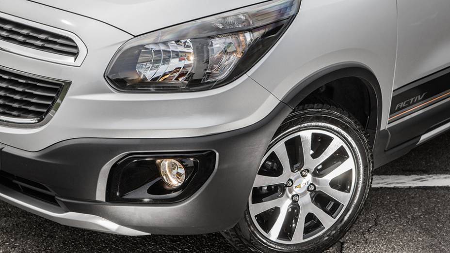 Far&oacute;is s&atilde;o escurecidos | <a href="https://preprod.quatrorodas.abril.com.br/carros/testes/chevrolet-spin-activ-824061.shtml" target="_blank" rel="migration">Leia mais</a>