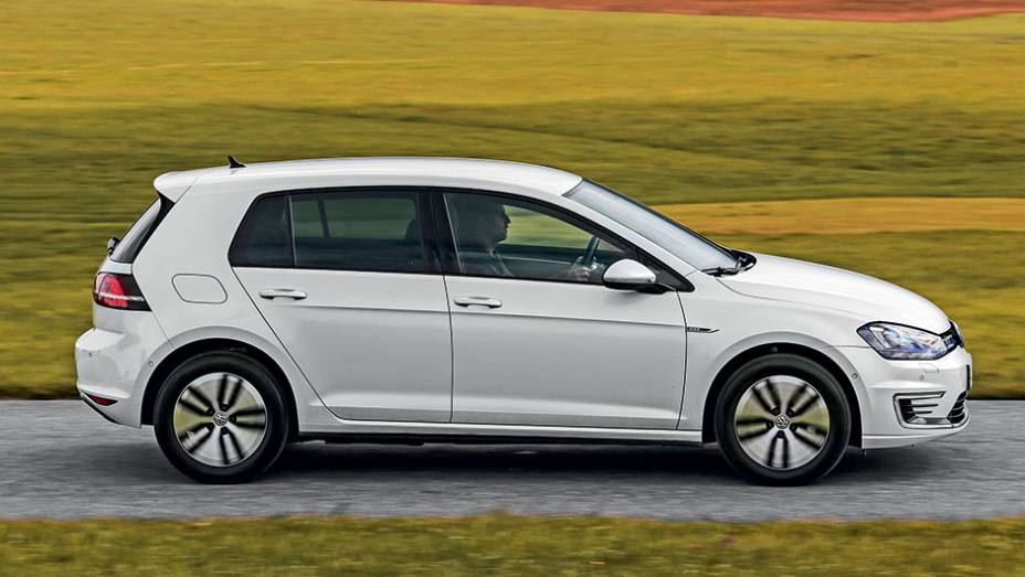 A frenagem do Golf GTE pode ser feita em dois estágios diferentes | <a href="https://preprod.quatrorodas.abril.com.br/carros/impressoes/volkswagen-golf-gte-835220.shtml" target="_blank" rel="migration">Leia mais</a>