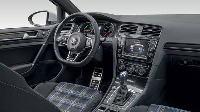 O espaço interno é o mesmo do Golf tradicional, exceto pelo porta-malas | <a href="https://preprod.quatrorodas.abril.com.br/carros/impressoes/volkswagen-golf-gte-835220.shtml" target="_blank" rel="migration">Leia mais</a> O espaço interno é o mesmo do Golf tradicional, exceto pelo porta-malas | <a href="https://preprod.quatrorodas.abril.com.br/carros/impressoes/volkswagen-golf-gte-835220.shtml" target="_blank" rel="migration">Leia mais</a>