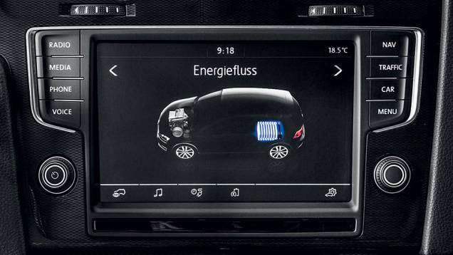 Monitor central indica o fluxo de energia | <a href="https://preprod.quatrorodas.abril.com.br/carros/impressoes/volkswagen-golf-gte-835220.shtml" target="_blank" rel="migration">Leia mais</a> Monitor central indica o fluxo de energia | <a href="https://preprod.quatrorodas.abril.com.br/carros/impressoes/volkswagen-golf-gte-835220.shtml" target="_blank" rel="migration">Leia mais</a>