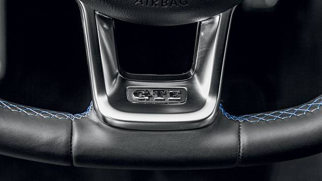 No volante, a prova de que ele é diferente | <a href="https://preprod.quatrorodas.abril.com.br/carros/impressoes/volkswagen-golf-gte-835220.shtml" target="_blank" rel="migration">Leia mais</a> No volante, a prova de que ele é diferente | <a href="https://preprod.quatrorodas.abril.com.br/carros/impressoes/volkswagen-golf-gte-835220.shtml" target="_blank" rel="migration">Leia mais</a>