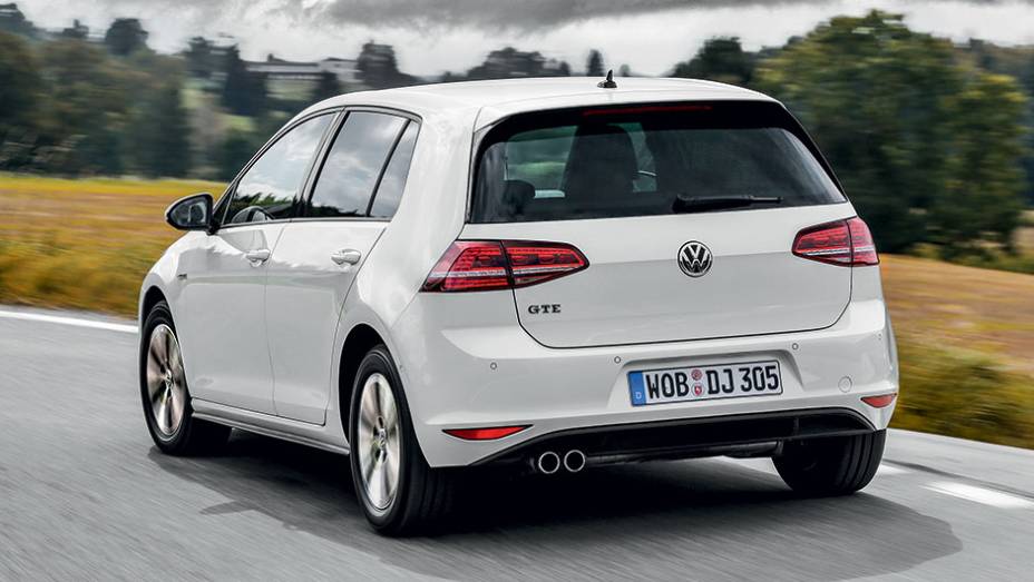 Abastecido e recarregado, ele pode rodar quase 1000 km | <a href="https://preprod.quatrorodas.abril.com.br/carros/impressoes/volkswagen-golf-gte-835220.shtml" target="_blank" rel="migration">Leia mais</a>