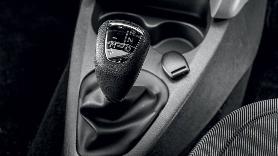 As trocas podem ser autom&aacute;ticas ou manuais | <a href="https://preprod.quatrorodas.abril.com.br/carros/testes/renault-logan-836500.shtml" target="_blank" rel="migration">Leia mais</a>