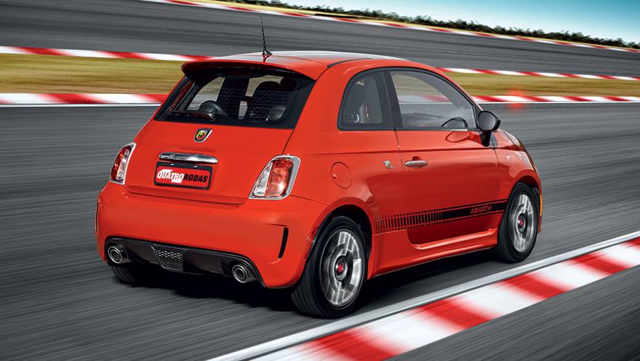 Abarth tem saias laterais, aerofólio e extrator de ar | <a href="https://preprod.quatrorodas.abril.com.br/carros/comparativos/comparativo-esportivos-841704.shtml" target="_blank" rel="migration">Leia mais</a>