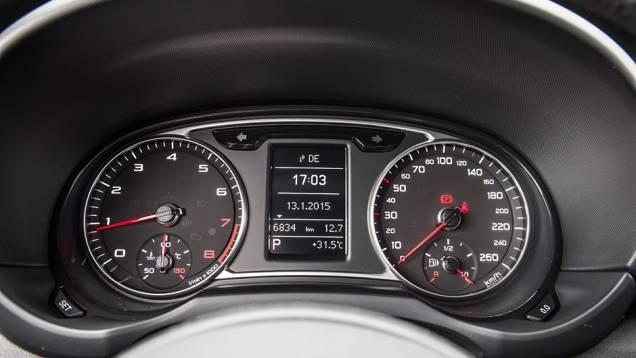 Mostrador compartilhado com o VW Polo | <a href="https://preprod.quatrorodas.abril.com.br/carros/comparativos/comparativo-esportivos-841704.shtml" target="_blank" rel="migration">Leia mais</a> Mostrador compartilhado com o VW Polo | <a href="https://preprod.quatrorodas.abril.com.br/carros/comparativos/comparativo-esportivos-841704.shtml" target="_blank" rel="migration">Leia mais</a>
