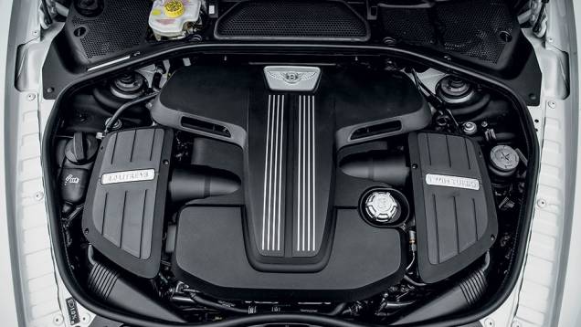 O motor V8 de 4 litros produz seu torque máximo de 67,3 mkgf a apenas 1 700 rpm | <a href="https://preprod.quatrorodas.abril.com.br/carros/impressoes/bentley-flying-spur-840620.shtml" target="_blank" rel="migration">Leia mais</a> O motor V8 de 4 litros produz seu torque máximo de 67,3 mkgf a apenas 1 700 rpm | <a href="https://preprod.quatrorodas.abril.com.br/carros/impressoes/bentley-flying-spur-840620.shtml" target="_blank" rel="migration">Leia mais</a>