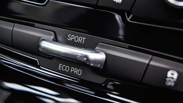 Há ajustes do modo de condução | <a href="https://preprod.quatrorodas.abril.com.br/carros/impressoes/bmw-active-tourer-840561.shtml" target="_blank" rel="migration">Leia mais</a> Há ajustes do modo de condução | <a href="https://preprod.quatrorodas.abril.com.br/carros/impressoes/bmw-active-tourer-840561.shtml" target="_blank" rel="migration">Leia mais</a>