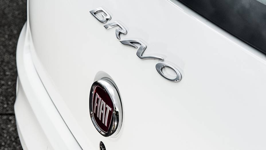 Nome do carro agora fica no centro da tampa traseira | <a href="https://preprod.quatrorodas.abril.com.br/carros/comparativos/comparativo-esportivos-841704.shtml" target="_blank" rel="migration">Leia mais</a> Nome do carro agora fica no centro da tampa traseira | <a href="https://preprod.quatrorodas.abril.com.br/carros/comparativos/comparativo-esportivos-841704.shtml" target="_blank" rel="migration">Leia mais</a>