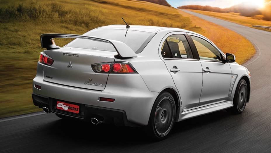 Sedã esportivo deixará de ser produzido após 22 anos | <a href="https://preprod.quatrorodas.abril.com.br/carros/testes/mitsubishi-lancer-evo-x-john-easton-840741.shtml" target="_blank" rel="migration">Leia mais</a>