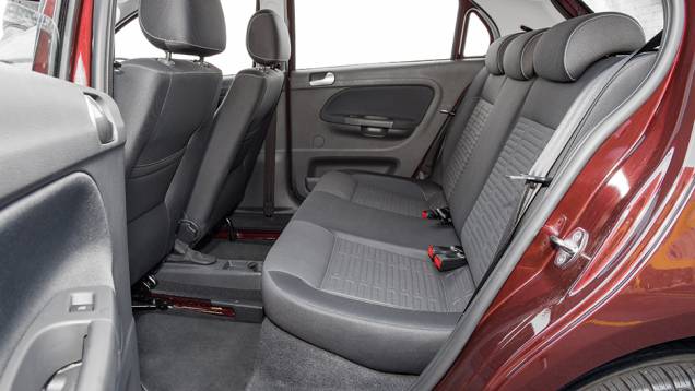 Assento é mais inclinado do que o do Palio | <a href="https://preprod.quatrorodas.abril.com.br/carros/comparativos/fiat-palio-x-vw-gol-841583.shtml" target="_blank" rel="migration">Leia mais</a> Assento é mais inclinado do que o do Palio | <a href="https://preprod.quatrorodas.abril.com.br/carros/comparativos/fiat-palio-x-vw-gol-841583.shtml" target="_blank" rel="migration">Leia mais</a>