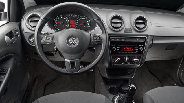 Qualidade de materiais e montagem é superior no Gol, mas o desenho é monótono | <a href="https://preprod.quatrorodas.abril.com.br/carros/comparativos/fiat-palio-x-vw-gol-841583.shtml" target="_blank" rel="migration">Leia mais</a> Qualidade de materiais e montagem é superior no Gol, mas o desenho é monótono | <a href="https://preprod.quatrorodas.abril.com.br/carros/comparativos/fiat-palio-x-vw-gol-841583.shtml" target="_blank" rel="migration">Leia mais</a>