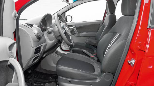 Nas curvas, banco oferece pouco apoio lateral | <a href="https://preprod.quatrorodas.abril.com.br/carros/comparativos/fiat-palio-x-vw-gol-841583.shtml" target="_blank" rel="migration">Leia mais</a> Nas curvas, banco oferece pouco apoio lateral | <a href="https://preprod.quatrorodas.abril.com.br/carros/comparativos/fiat-palio-x-vw-gol-841583.shtml" target="_blank" rel="migration">Leia mais</a>