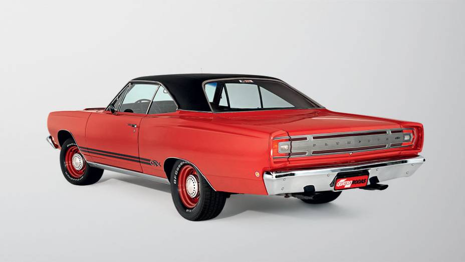 Um V8 de 7,2 litros e pneus largos: feito para correr | <a href="https://preprod.quatrorodas.abril.com.br/carros/classicos-grandescarros/plymouth-gtx-840040.shtml" target="_blank" rel="migration">Leia mais</a>