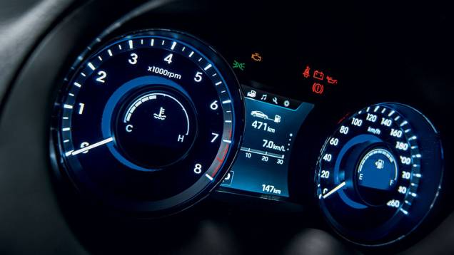 Quadro de instrumentos tem tela de TFT | <a href="https://preprod.quatrorodas.abril.com.br/carros/testes/hyundai-azera-847660.shtml" target="_blank" rel="migration">Leia mais</a> Quadro de instrumentos tem tela de TFT | <a href="https://preprod.quatrorodas.abril.com.br/carros/testes/hyundai-azera-847660.shtml" target="_blank" rel="migration">Leia mais</a>